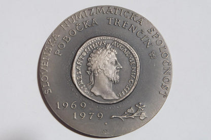 MEDAILA 1979 - 1800 Rokov Rímskeho nápisu na hradnej skale 179 S.N.S.